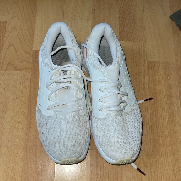 Under Armour white sneaker - Picture 1 of 2